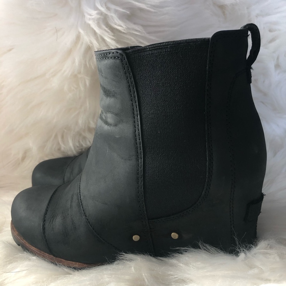 SOLD . Original Sorel Black Lea Wedge Boots